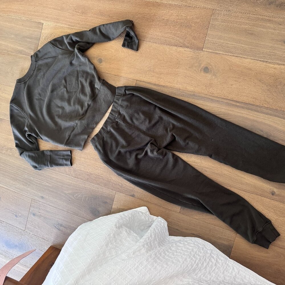 ATM luxury sweatpants and sweatshirt set - size small